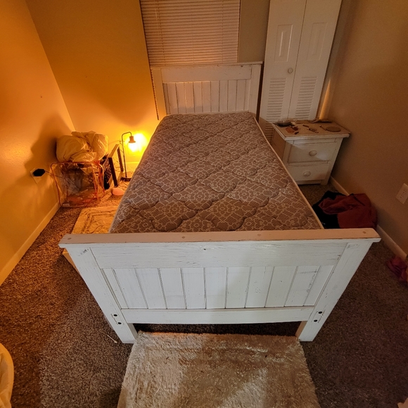 two twin plush twin beds with Mattress/boxspring, karaoke, toys, furniture &more - Picture 9 of 16